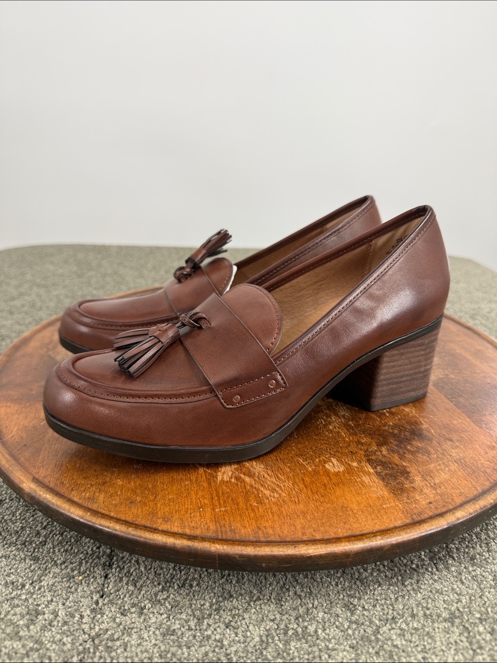 Baretraps Shoe Wm 8M Ziloh Classic Brown Faux Leather Tassel Loafer Stacked Heel
